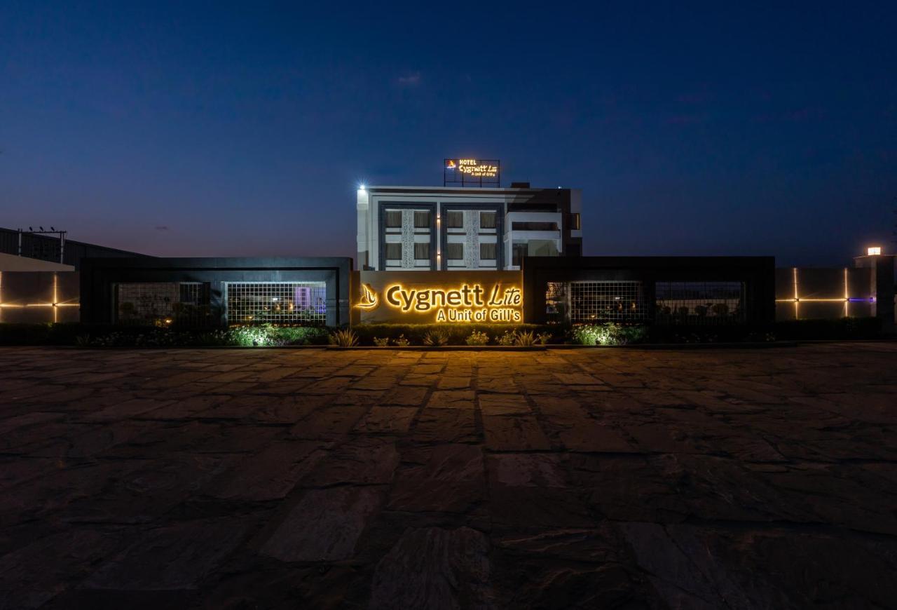 ホテル Cygnett Lite アルワル エクステリア 写真